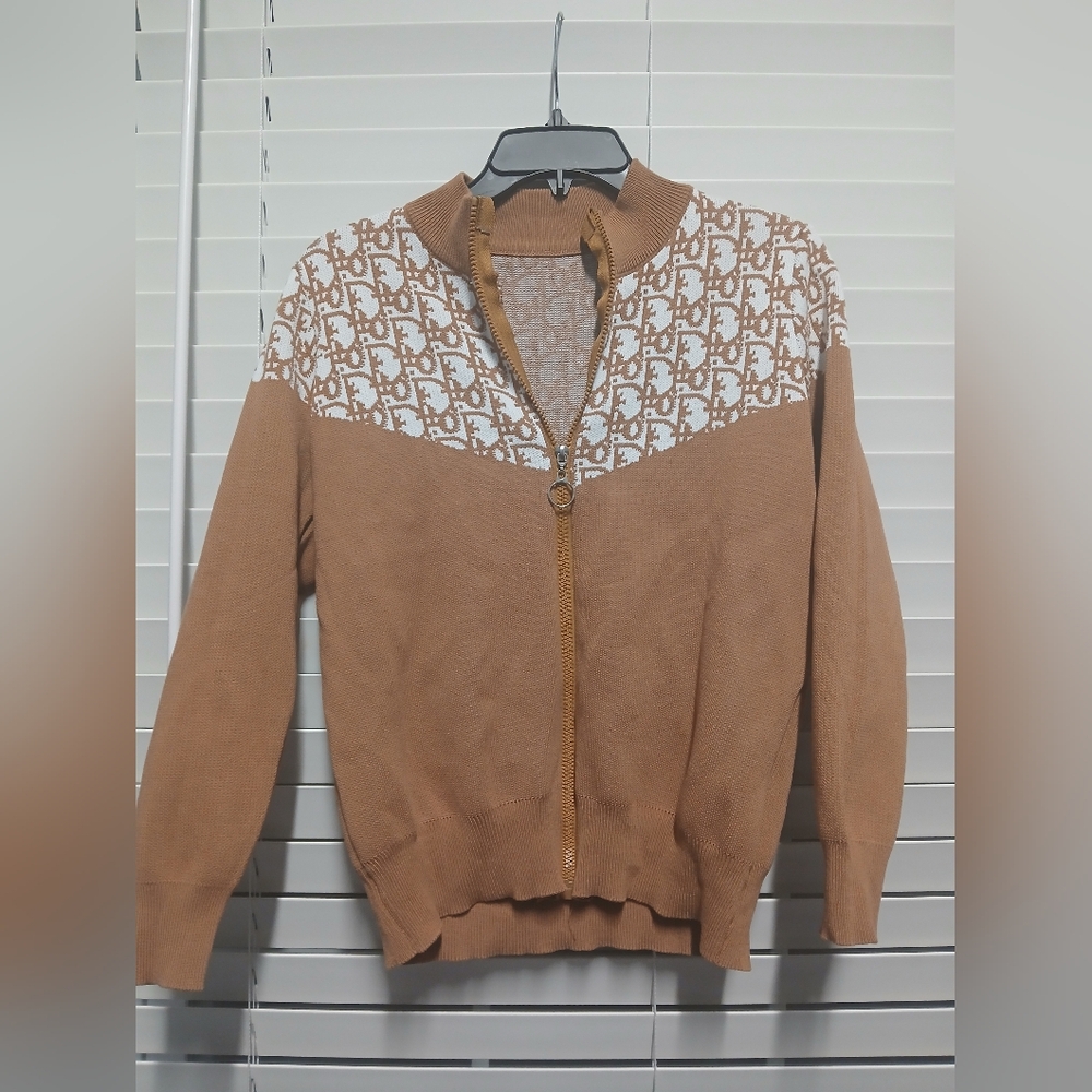 Preowned Brown and White Women's Sweater One Size Clean (Unbranded) (Free Ship).